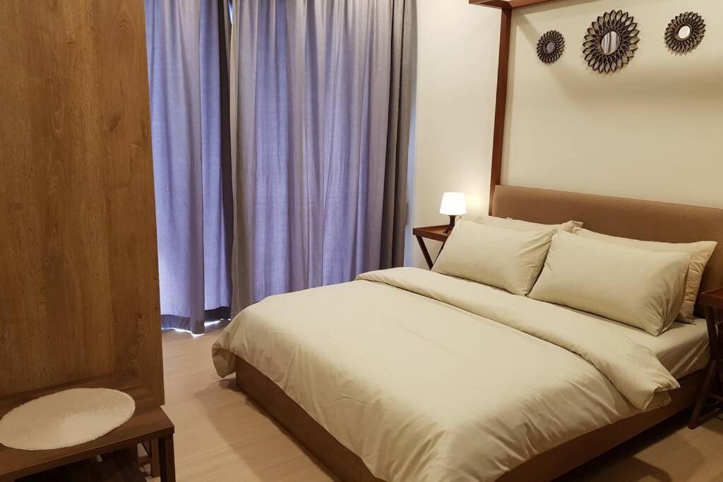 Timurbay Studio Apartment Facing Beautiful Beach Куантан Екстериор снимка