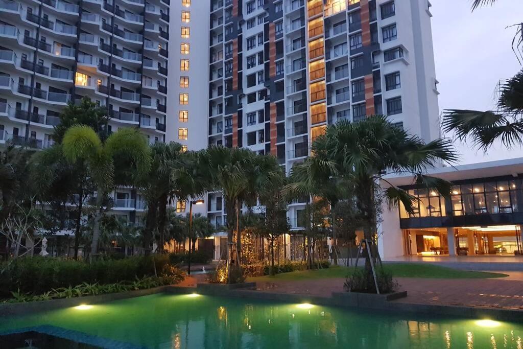 Timurbay Studio Apartment Facing Beautiful Beach Куантан Екстериор снимка